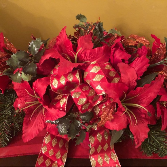 Elegant holiday red table centerpieces - Picture 6 of 7